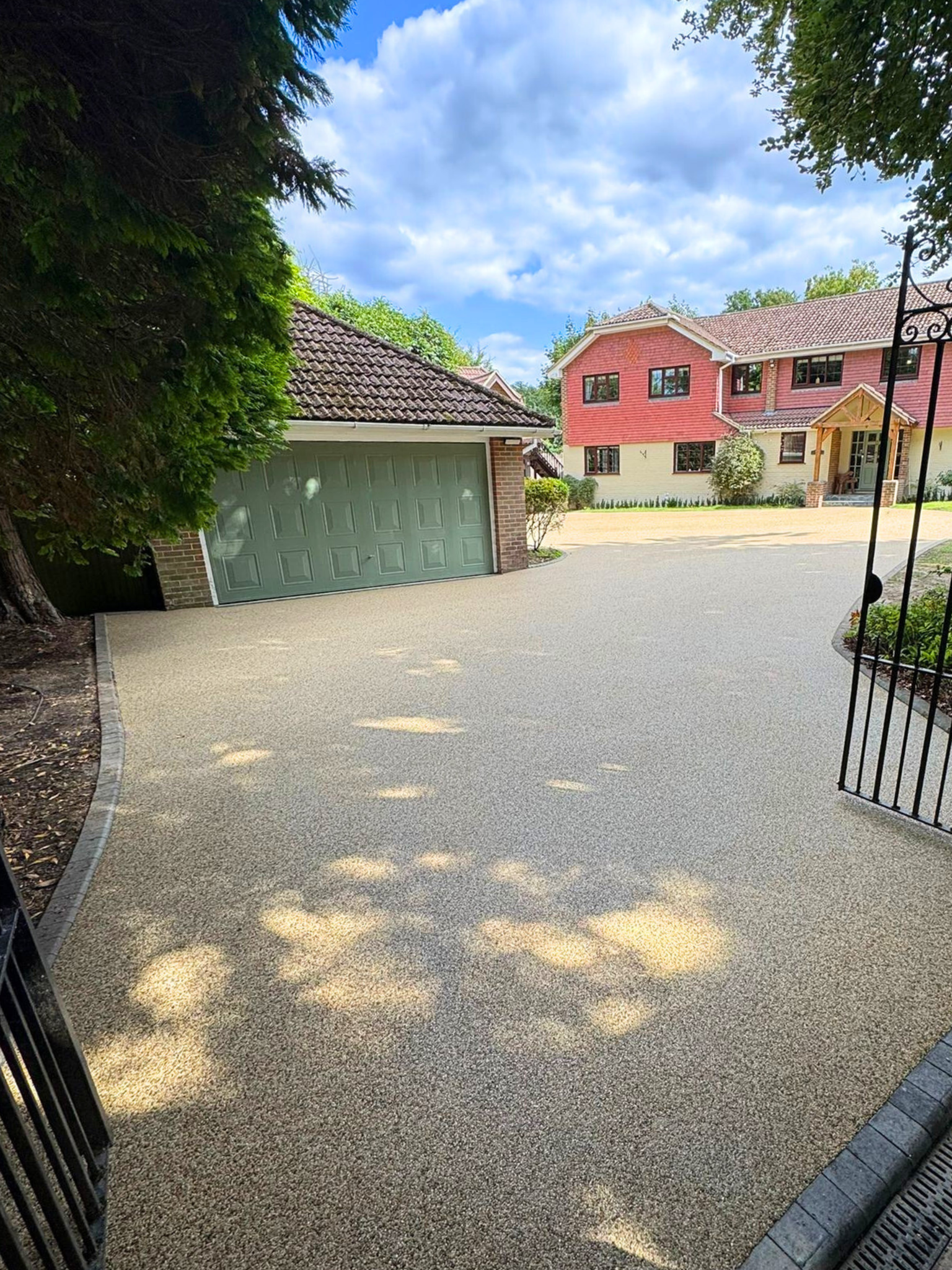 Premium driveway - After Cherry Resin installation