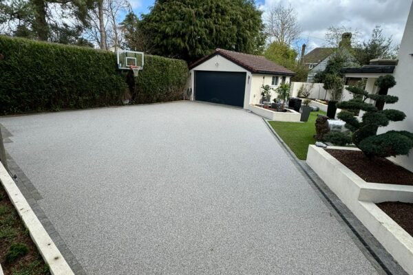 Neat resin driveway with basketball hoop.