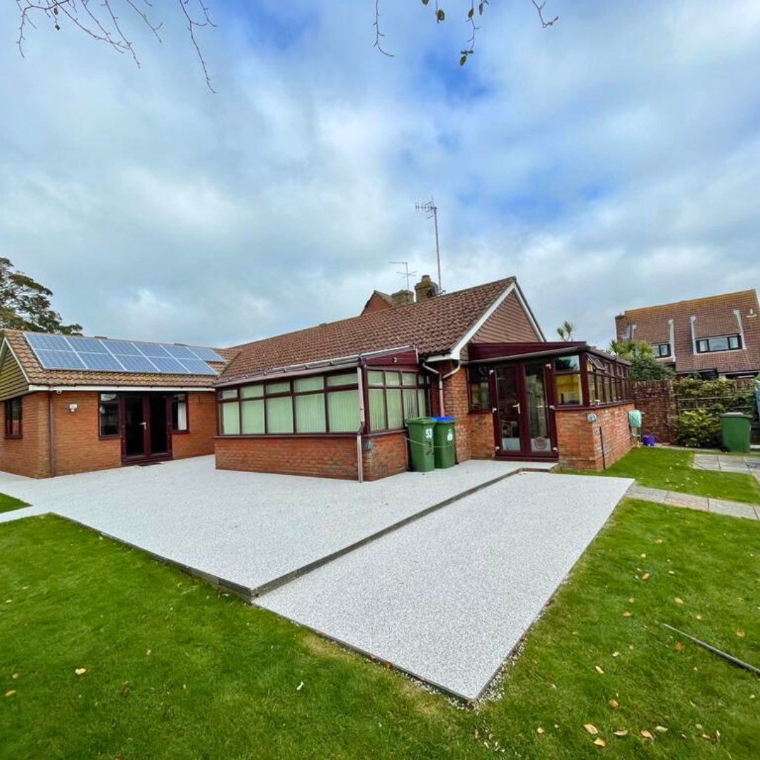 Resin patio installation with curved detailing