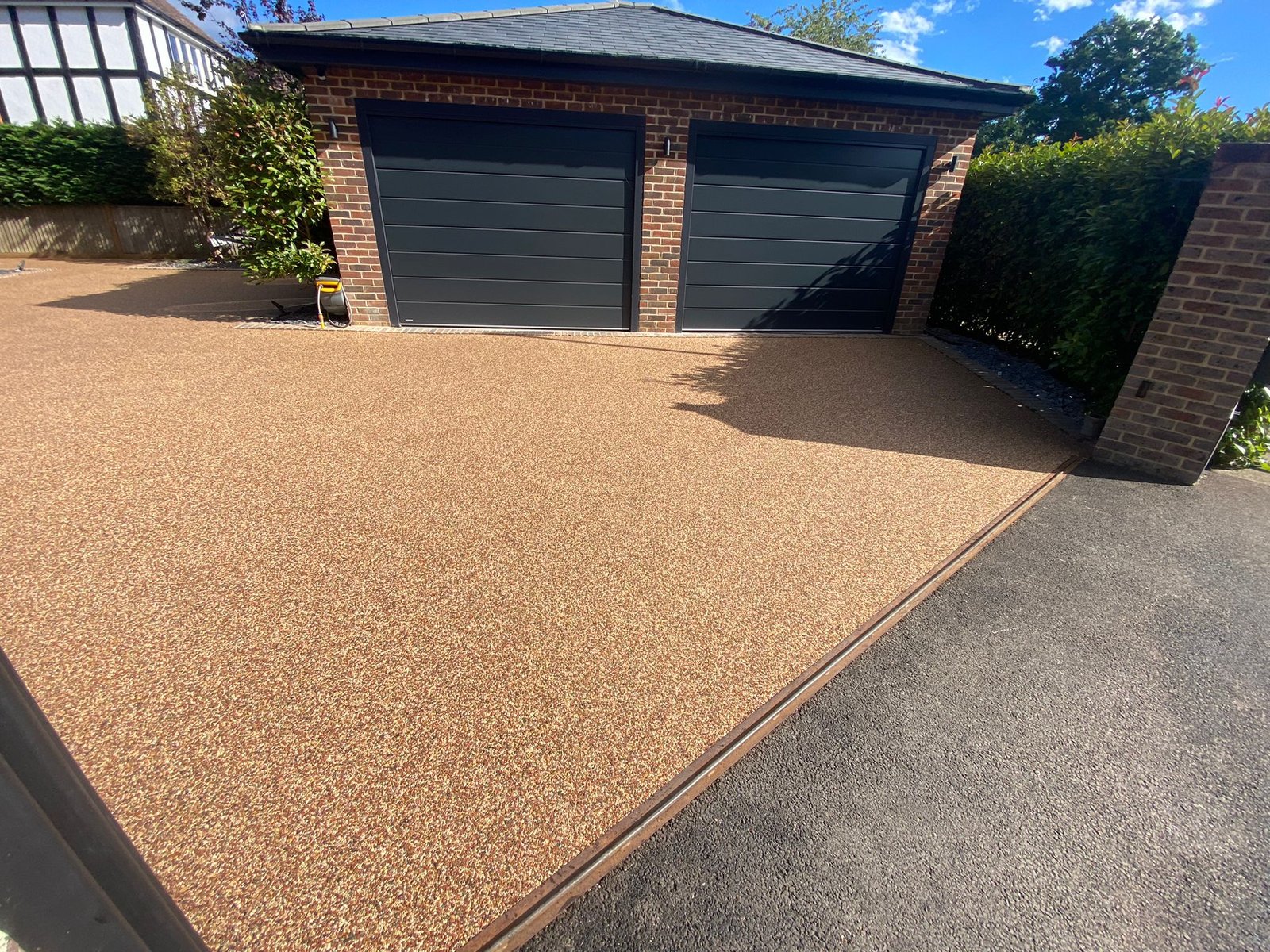 Specialist resin surfacing detail with smooth transition